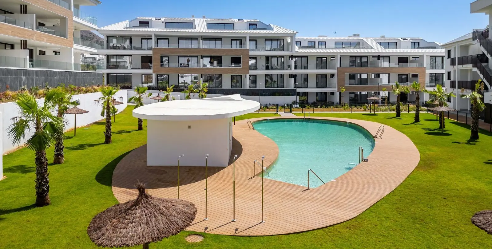 Sale of middle floor apartment in Fuengirola 14