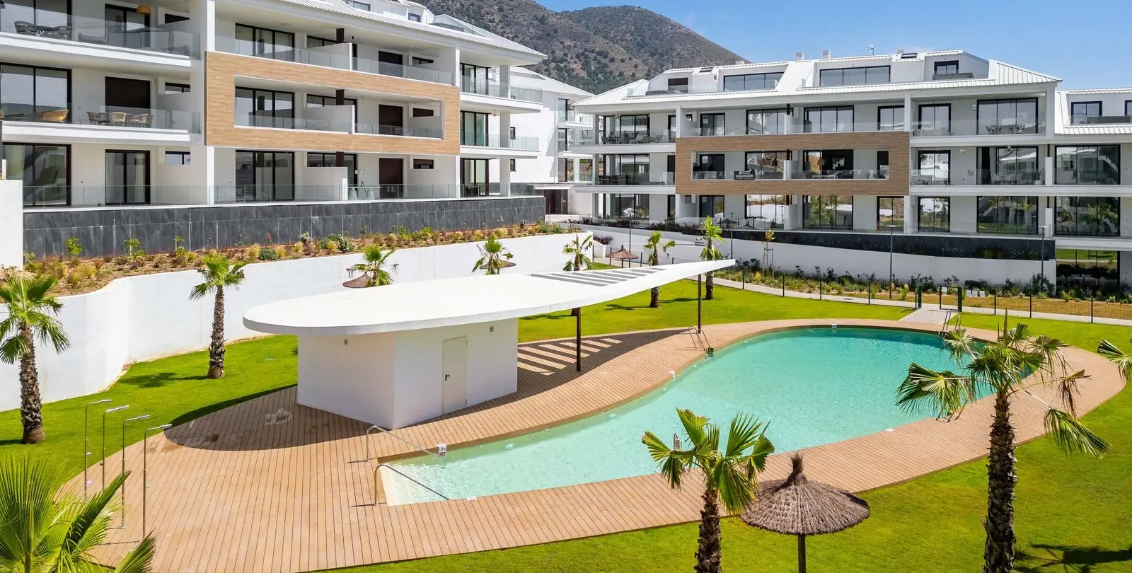 Sale of middle floor apartment in Fuengirola 16