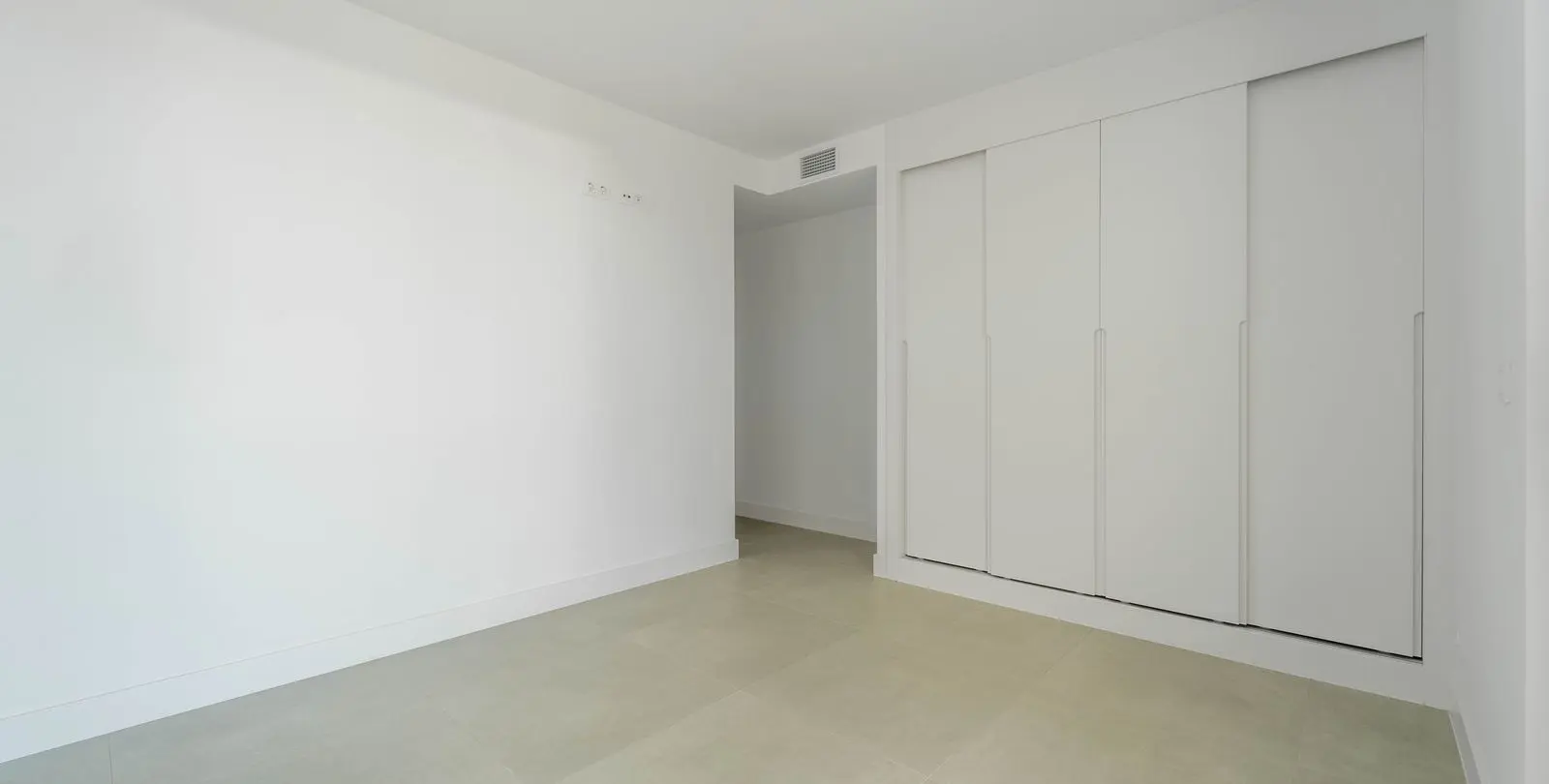 Sale of middle floor apartment in Fuengirola 19
