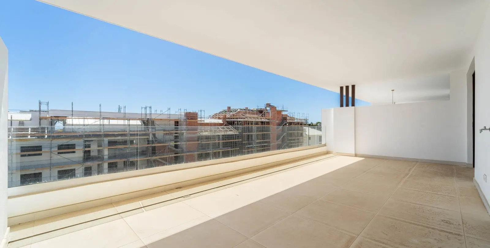 Sale of middle floor apartment in Fuengirola 24