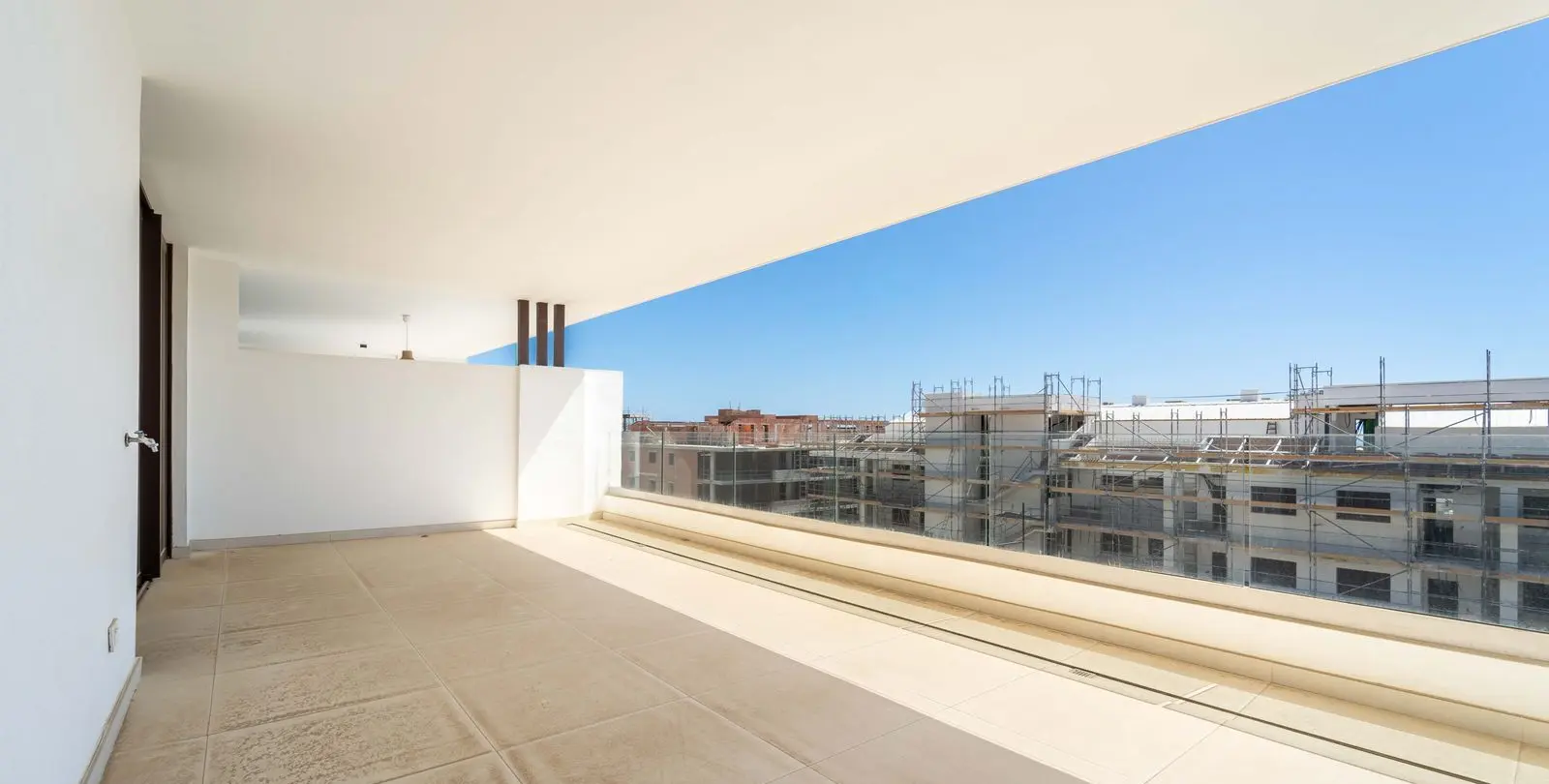 Sale of middle floor apartment in Fuengirola 25