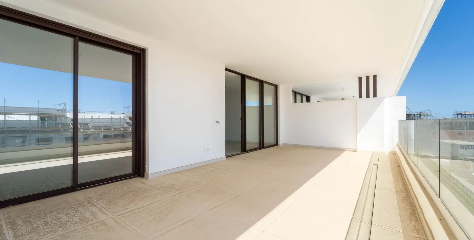 Sale of middle floor apartment in Fuengirola 26