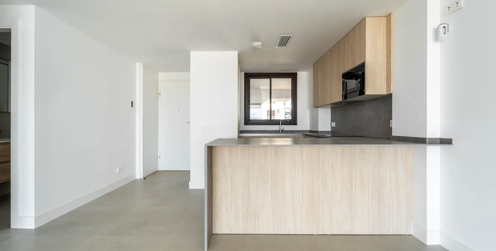 Sale of middle floor apartment in Fuengirola 29