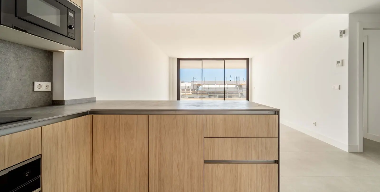 Sale of middle floor apartment in Fuengirola 32