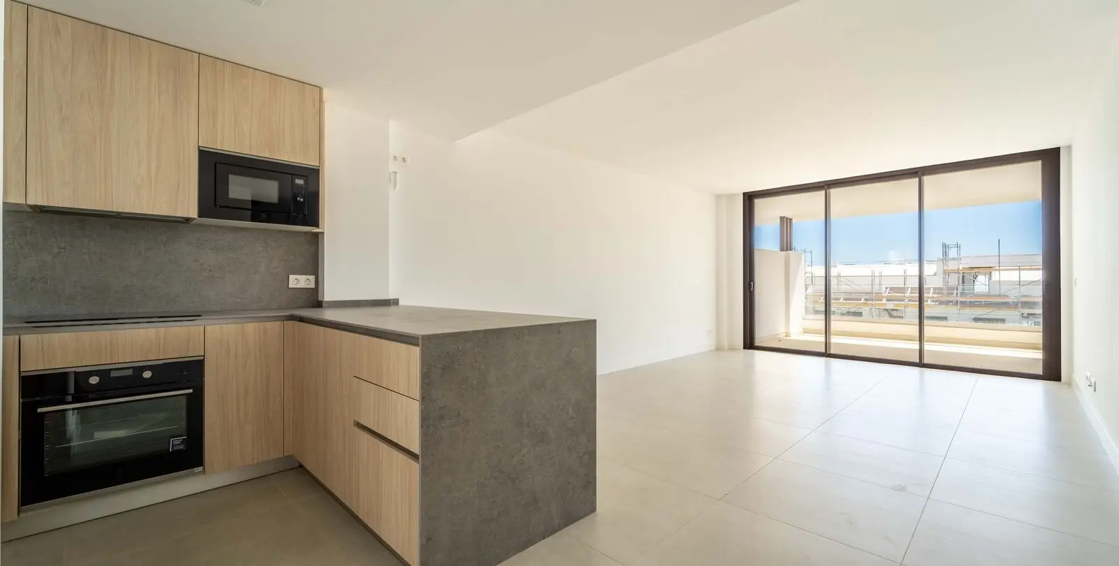 Sale of middle floor apartment in Fuengirola 33