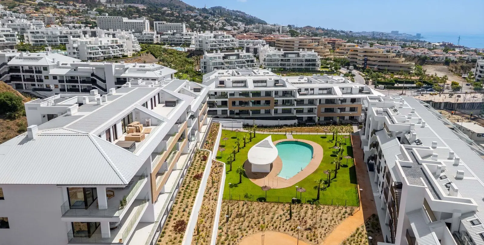 Sale of middle floor apartment in Fuengirola 48