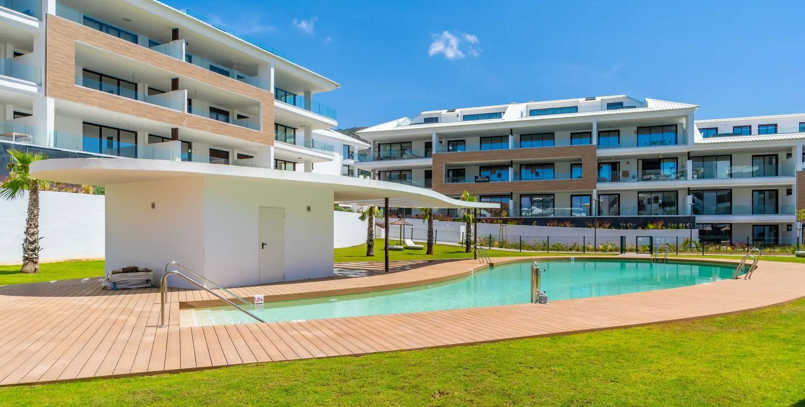 Sale of middle floor apartment in Fuengirola 58