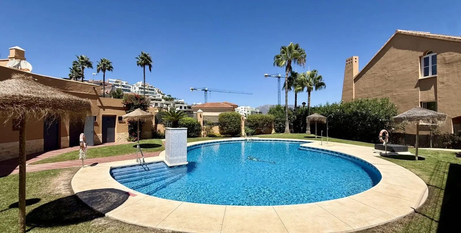 Venta de adosado en Riviera del Sol 1