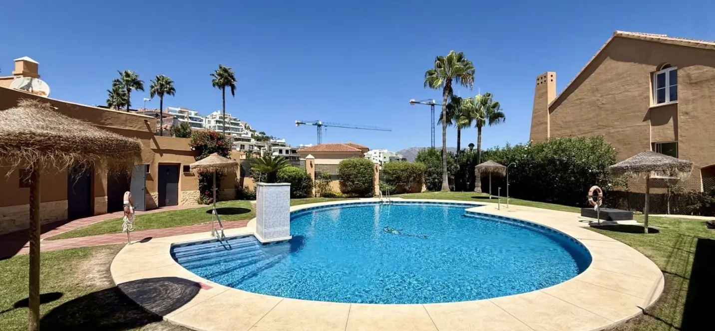 Venta de adosado en Riviera del Sol 0
