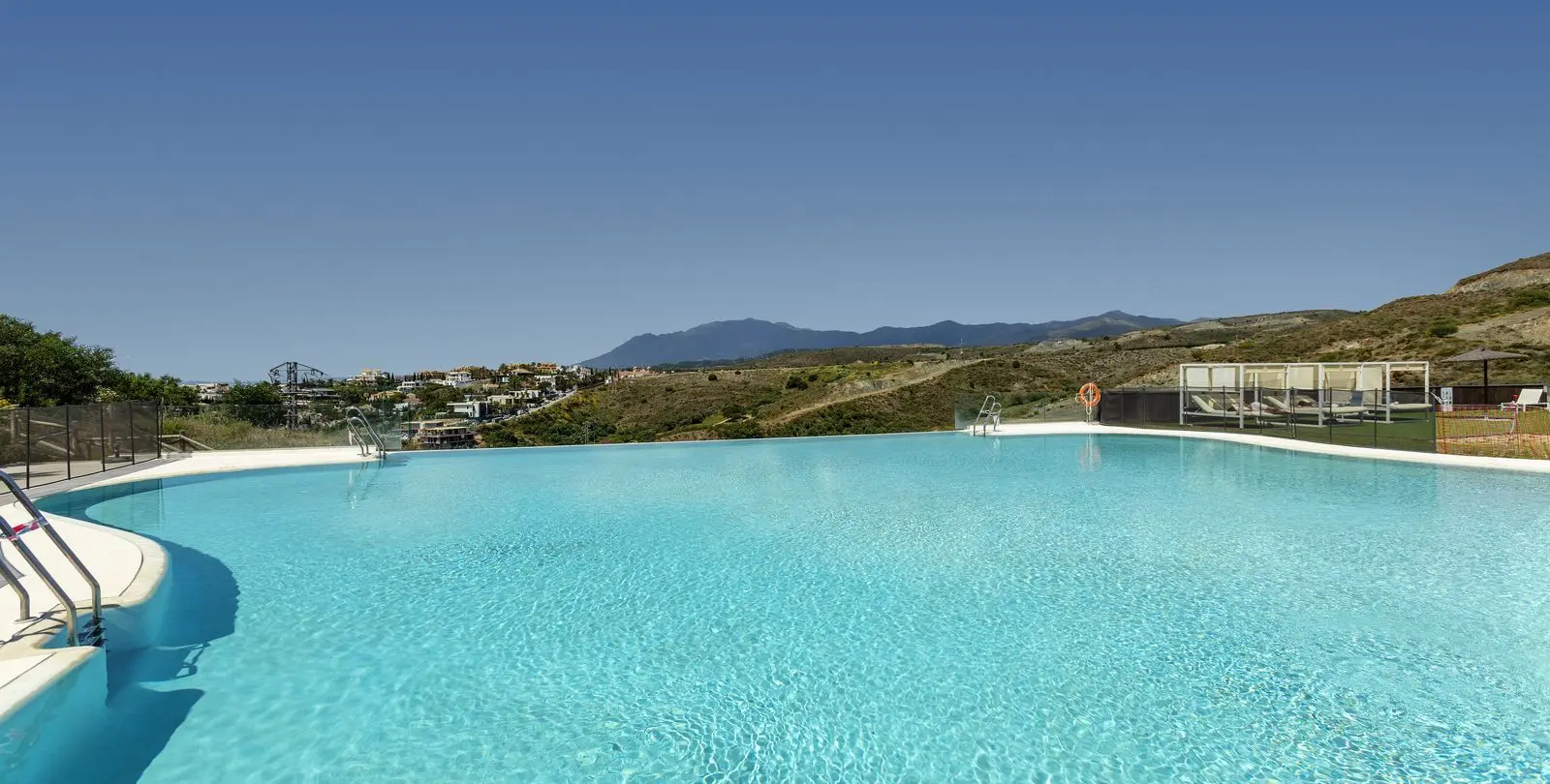 Venta de apartamento en planta baja en El Paraiso 8