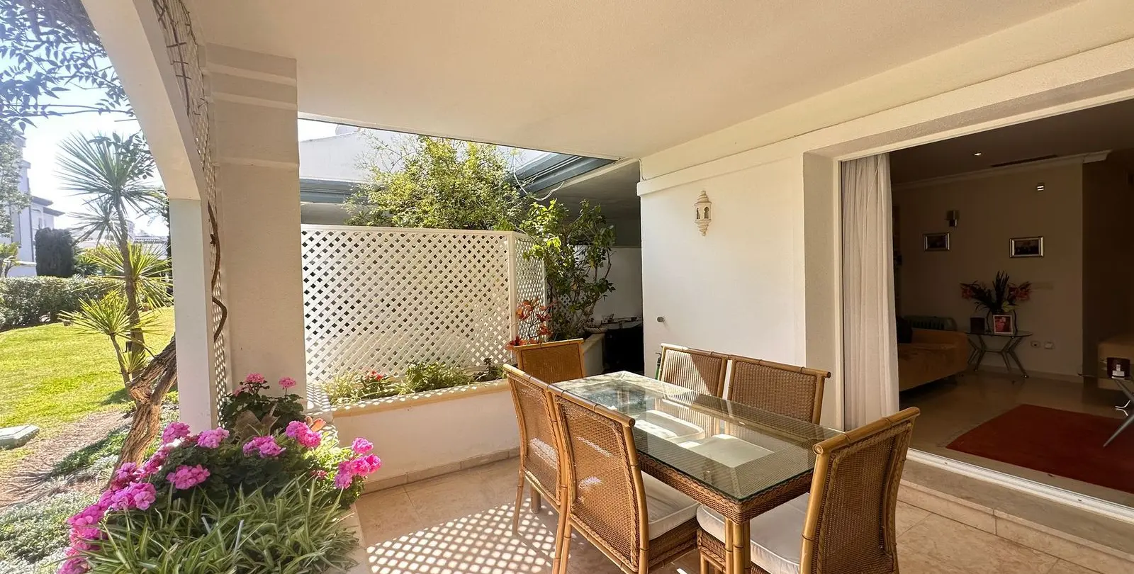Venta de apartamento en planta baja en Estepona 1
