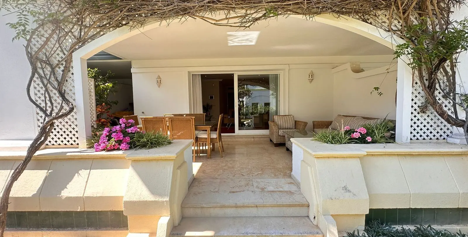 Venta de apartamento en planta baja en Estepona 2