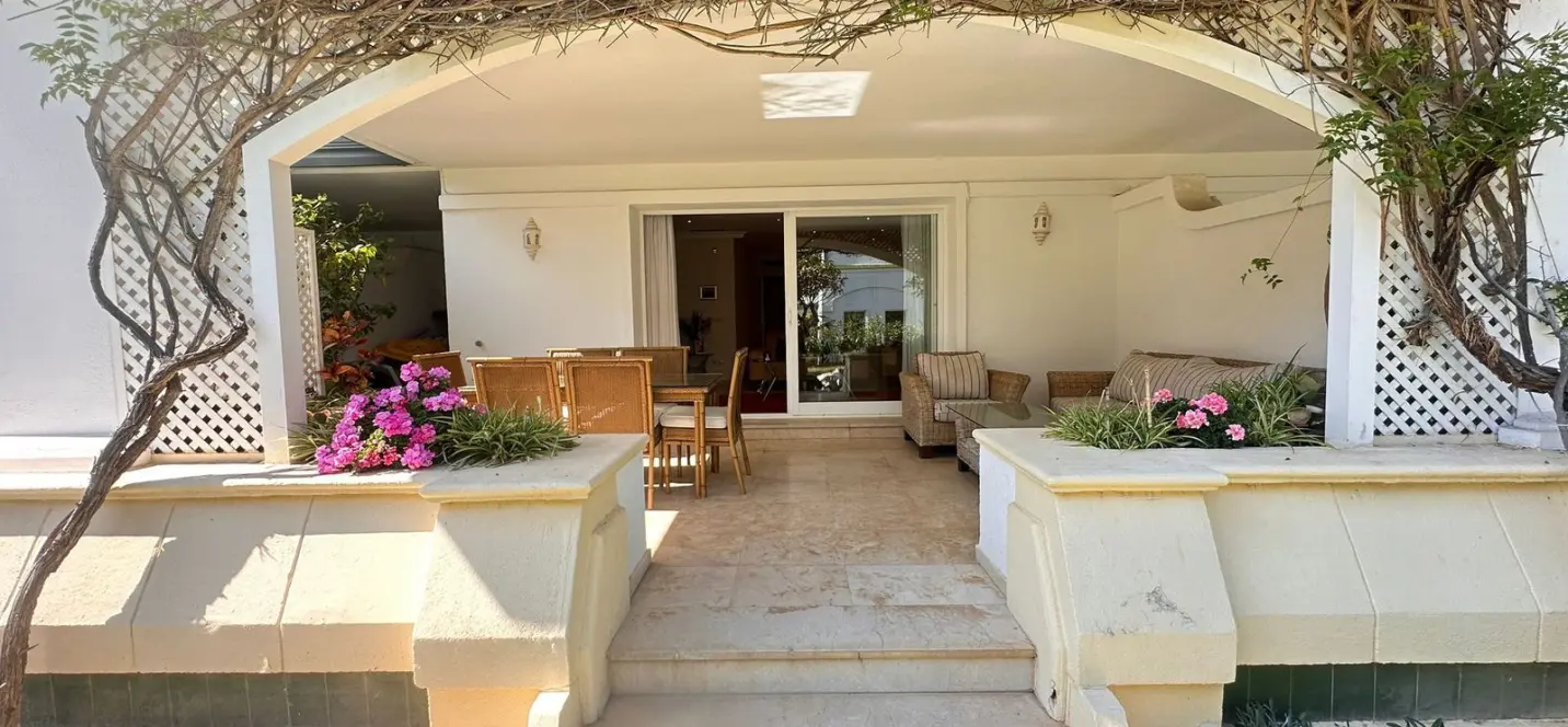 Venta de apartamento en planta baja en Estepona 1