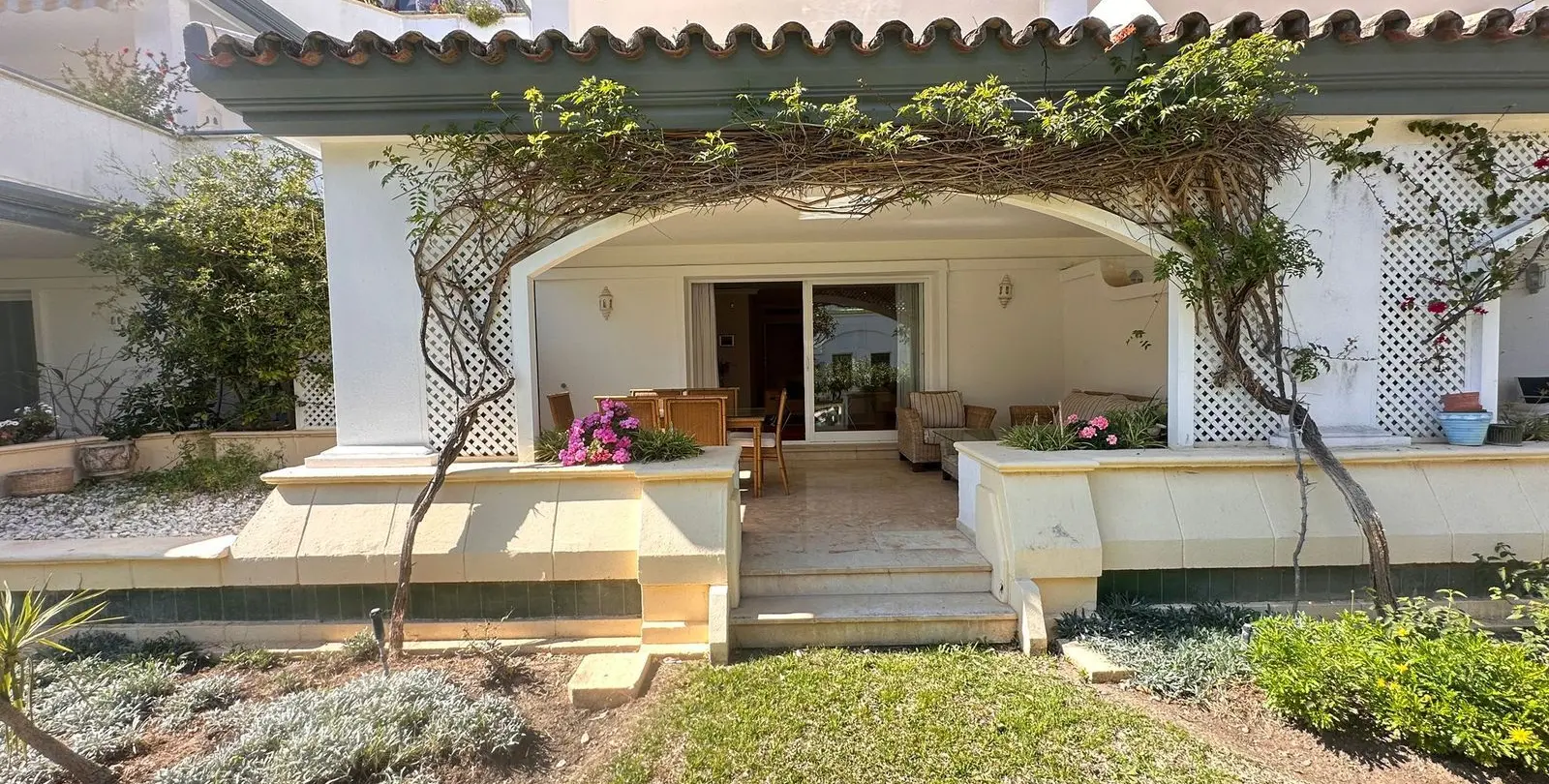 Venta de apartamento en planta baja en Estepona 3
