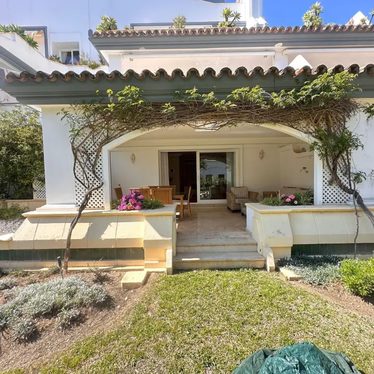 Venta de apartamento en planta baja en Estepona