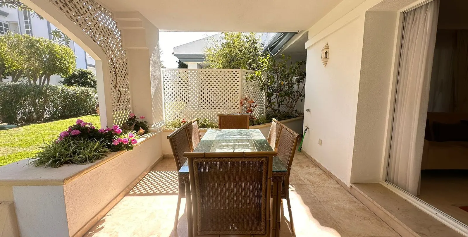 Venta de apartamento en planta baja en Estepona 5