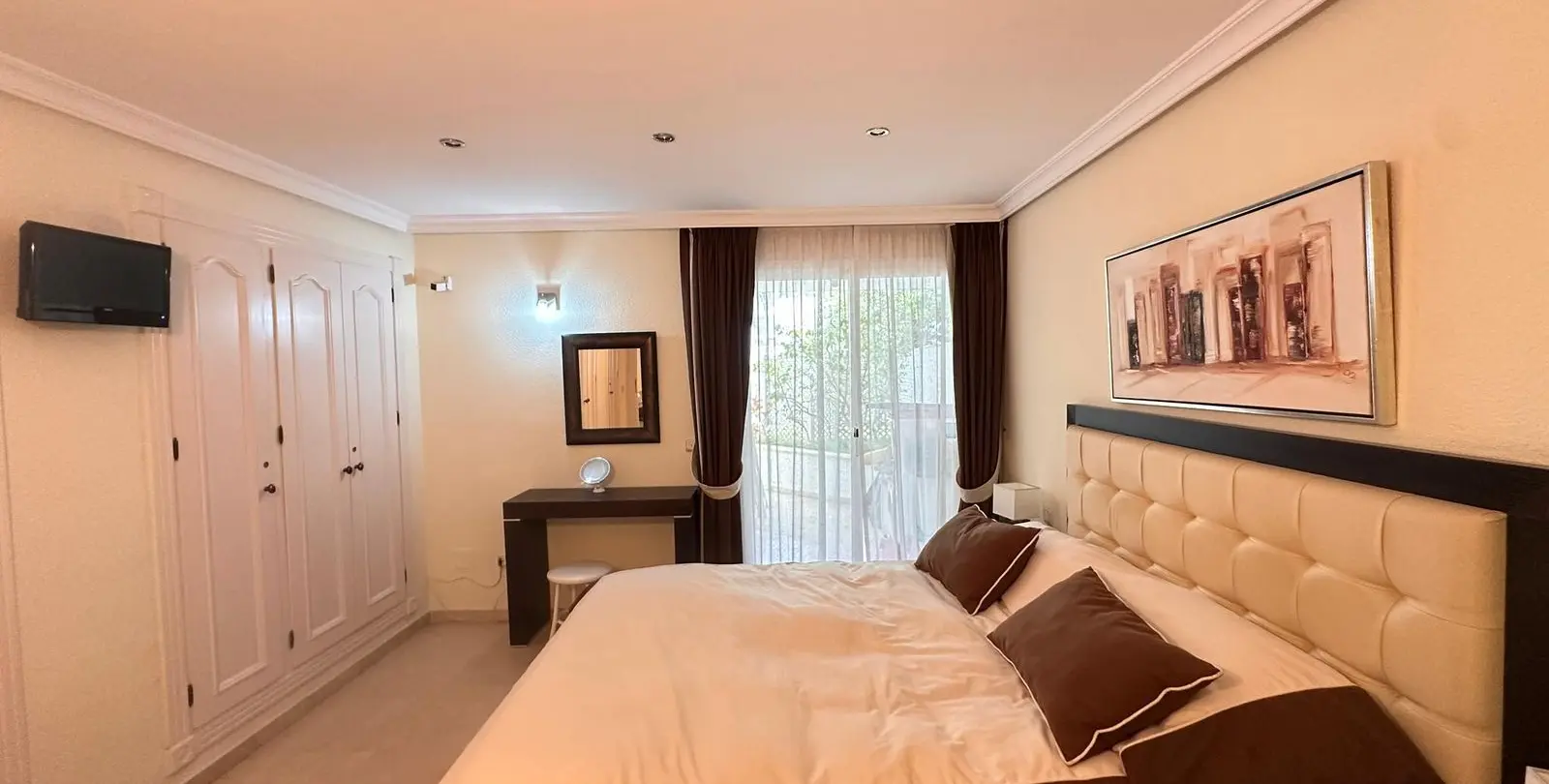 Venta de apartamento en planta baja en Estepona 20