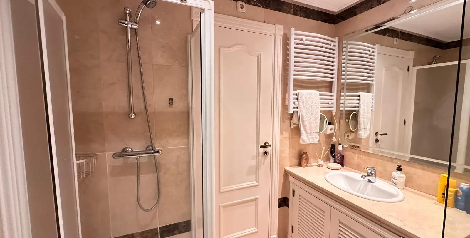 Venta de apartamento en planta baja en Estepona 25