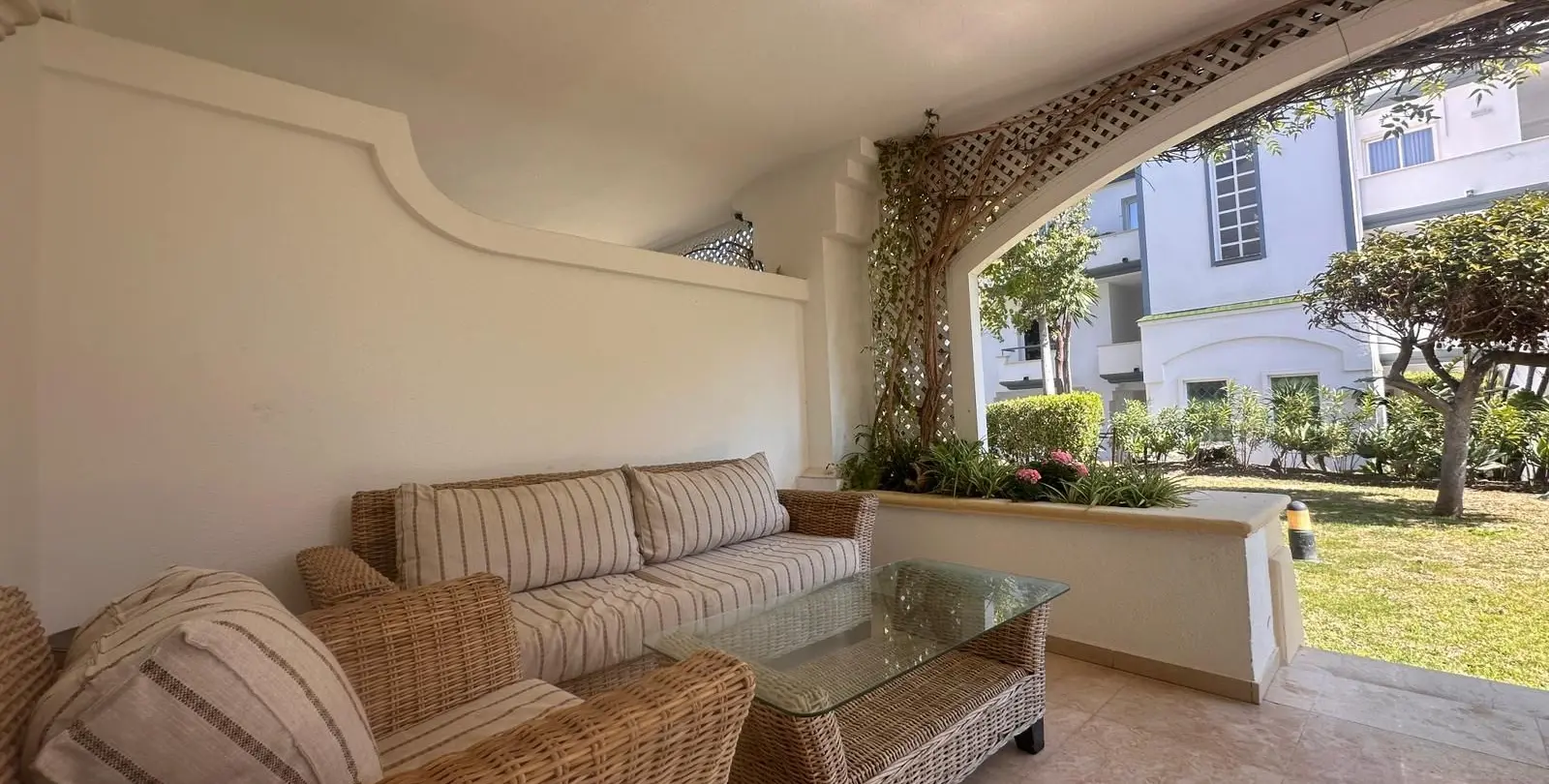 Venta de apartamento en planta baja en Estepona 37