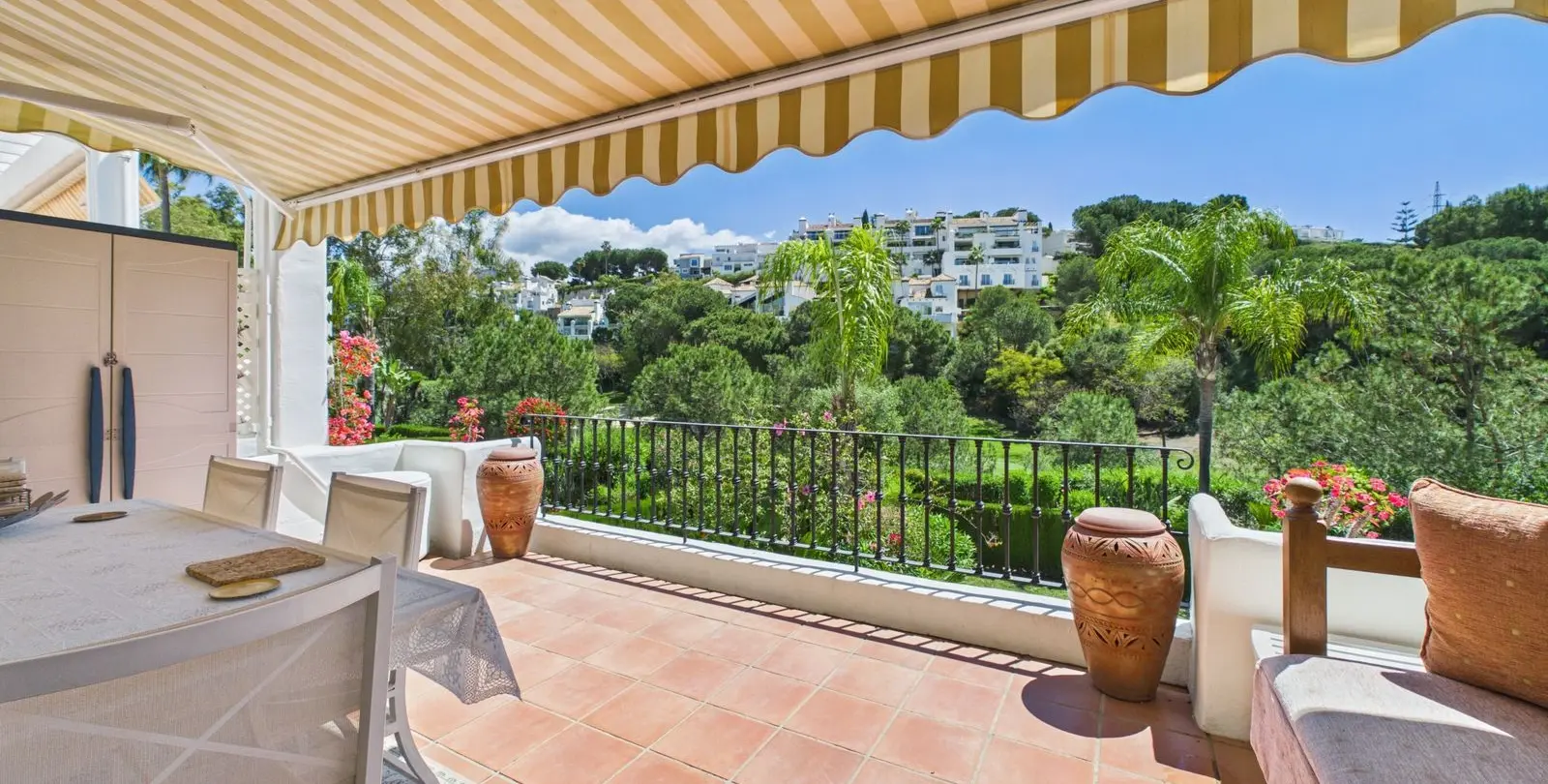 Venta de ático dúplex en Benahavís 1