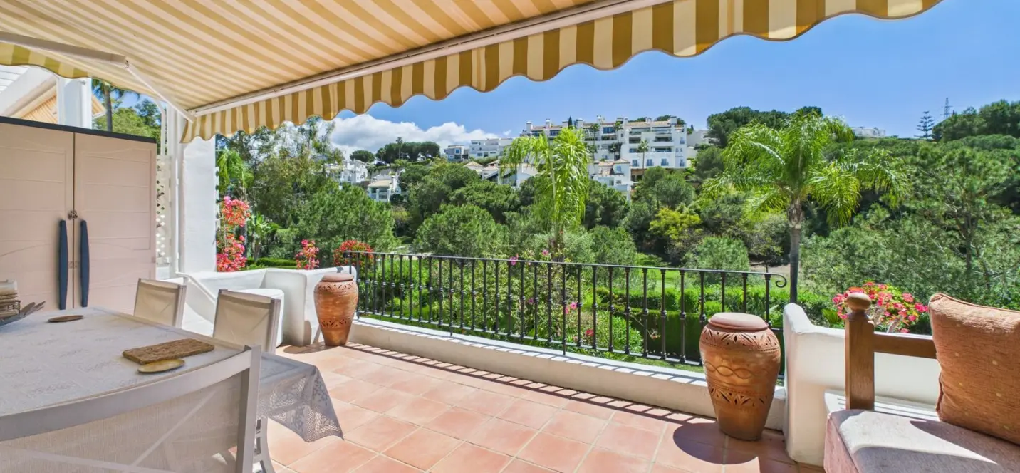 Venta de ático dúplex en Benahavís 0