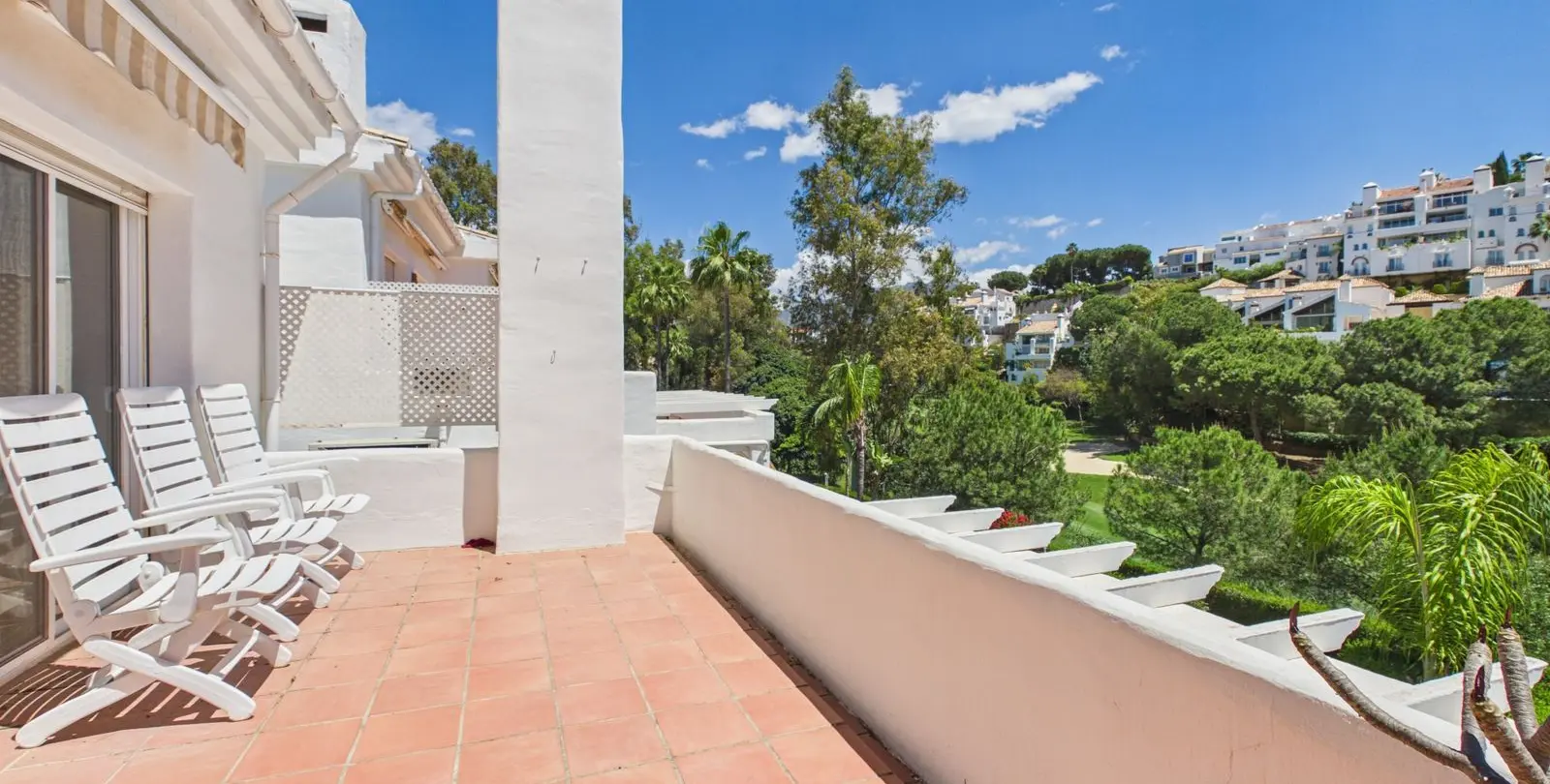 Venta de ático dúplex en Benahavís 2