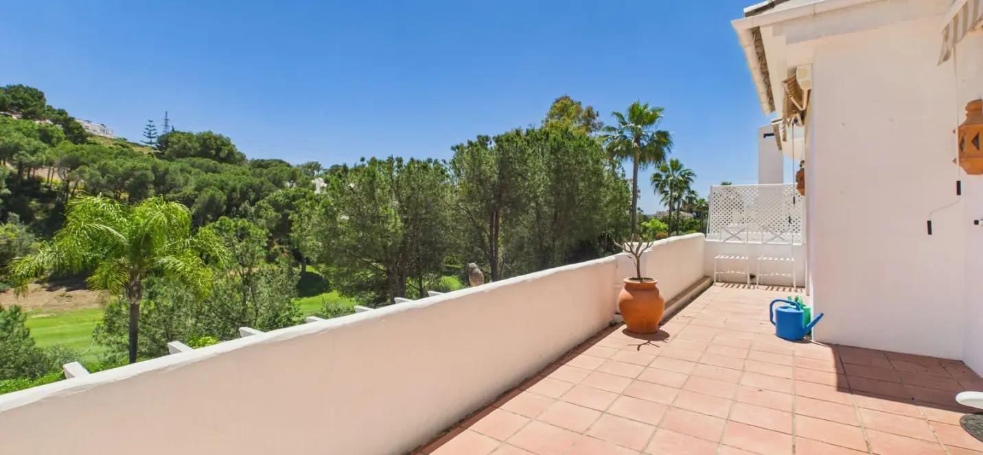 Venta de ático dúplex en Benahavís 2