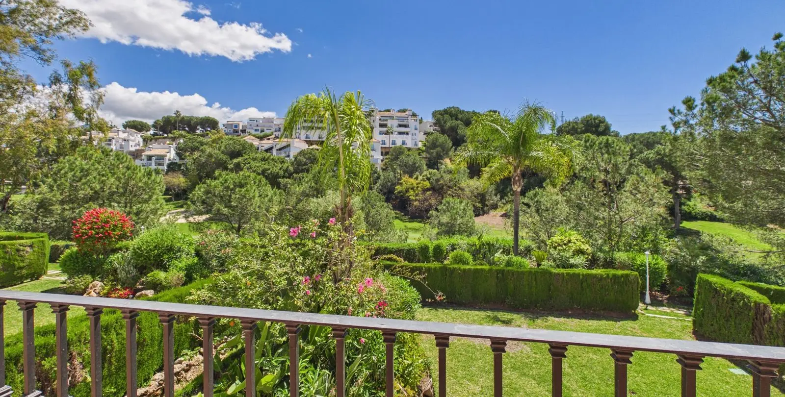 Venta de ático dúplex en Benahavís 23