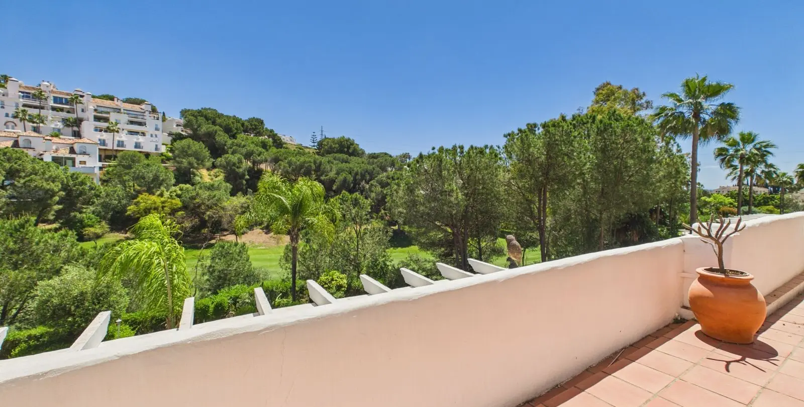 Venta de ático dúplex en Benahavís 26