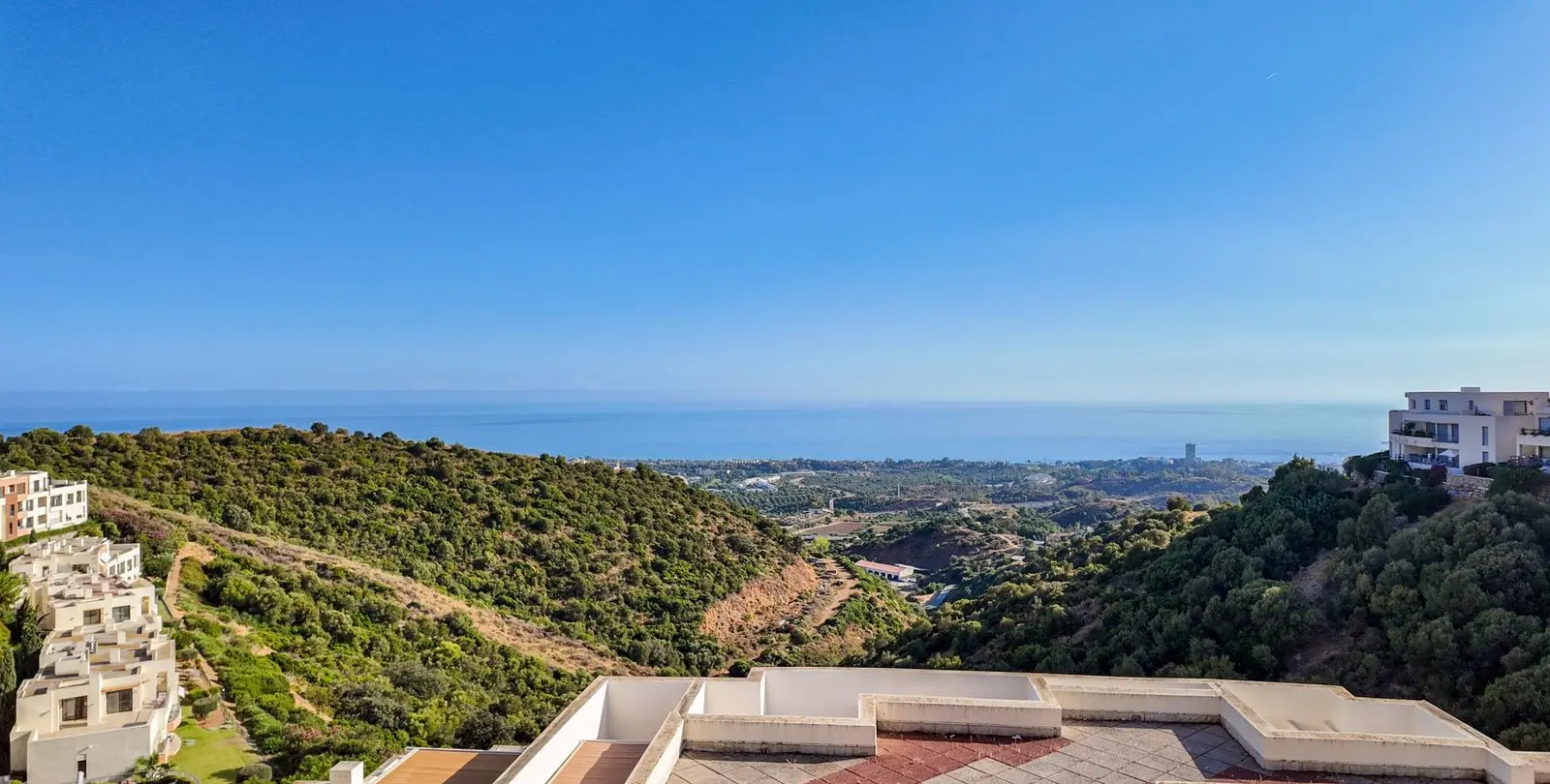Продажа апартаментов на среднем этаже в Altos de los Monteros 1