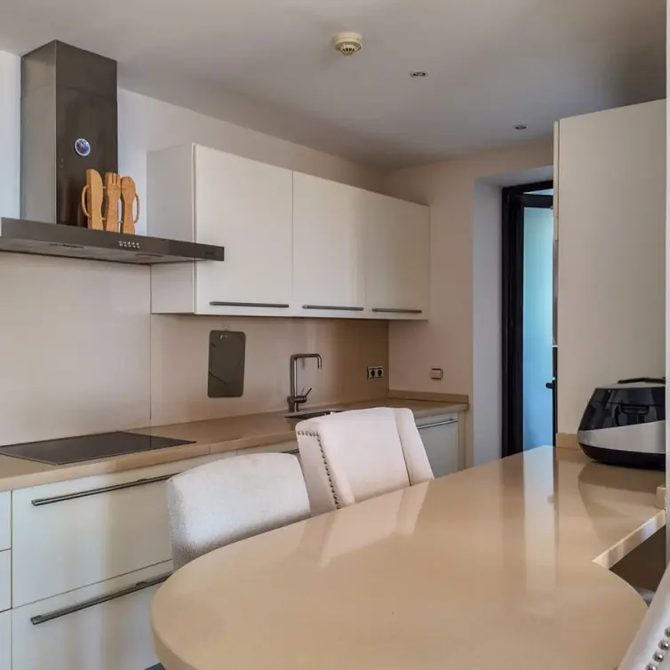 Продажа апартаментов на среднем этаже в Altos de los Monteros