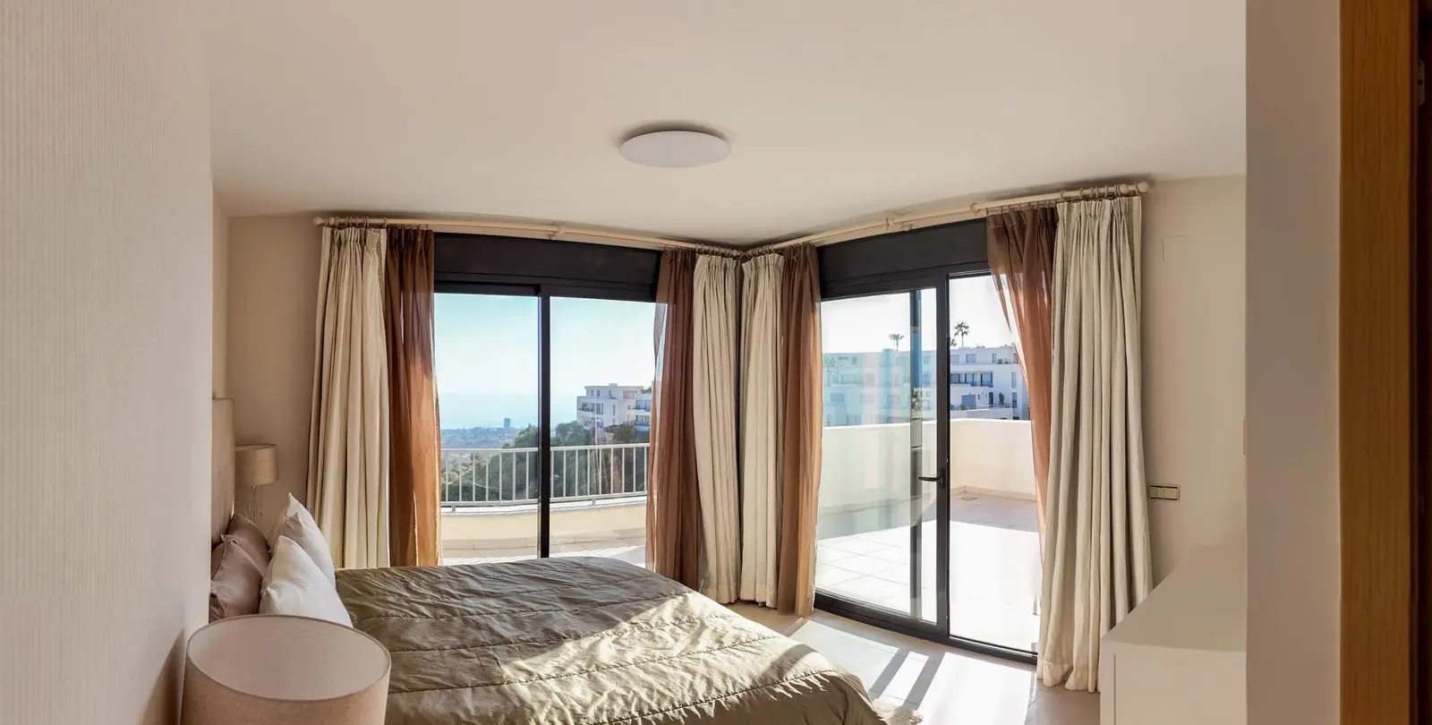 Продажа апартаментов на среднем этаже в Altos de los Monteros 6