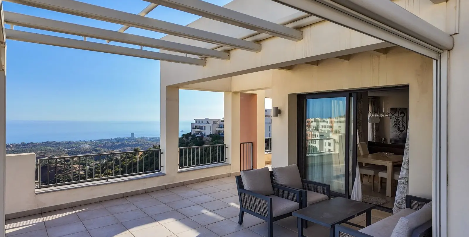 Продажа апартаментов на среднем этаже в Altos de los Monteros 12