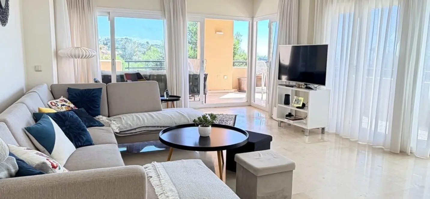 Venta de apartamento en planta media en Elviria 1