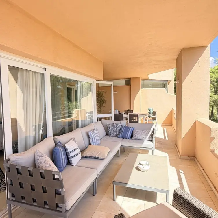 Venta de apartamento en planta media en Elviria