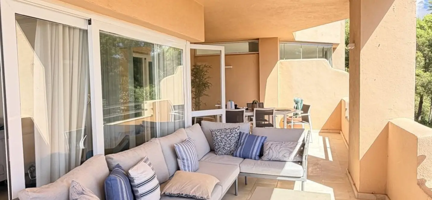Venta de apartamento en planta media en Elviria 2