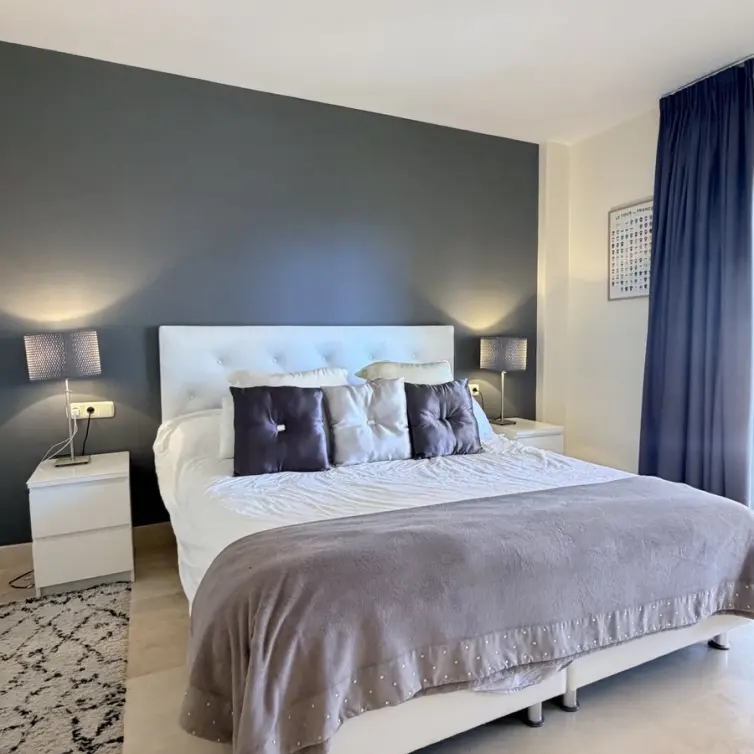 Venta de apartamento en planta media en Elviria