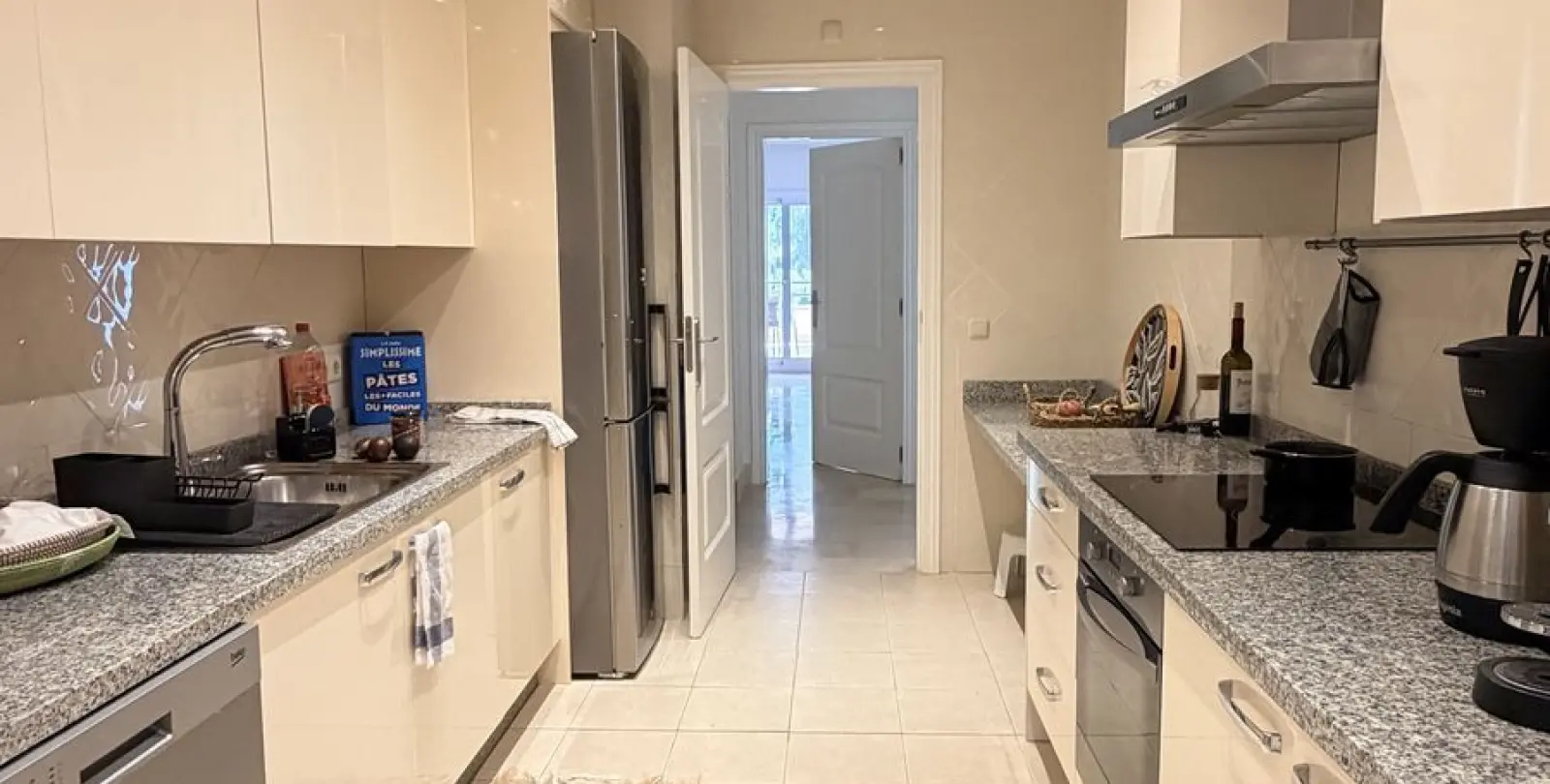 Venta de apartamento en planta media en Elviria 5