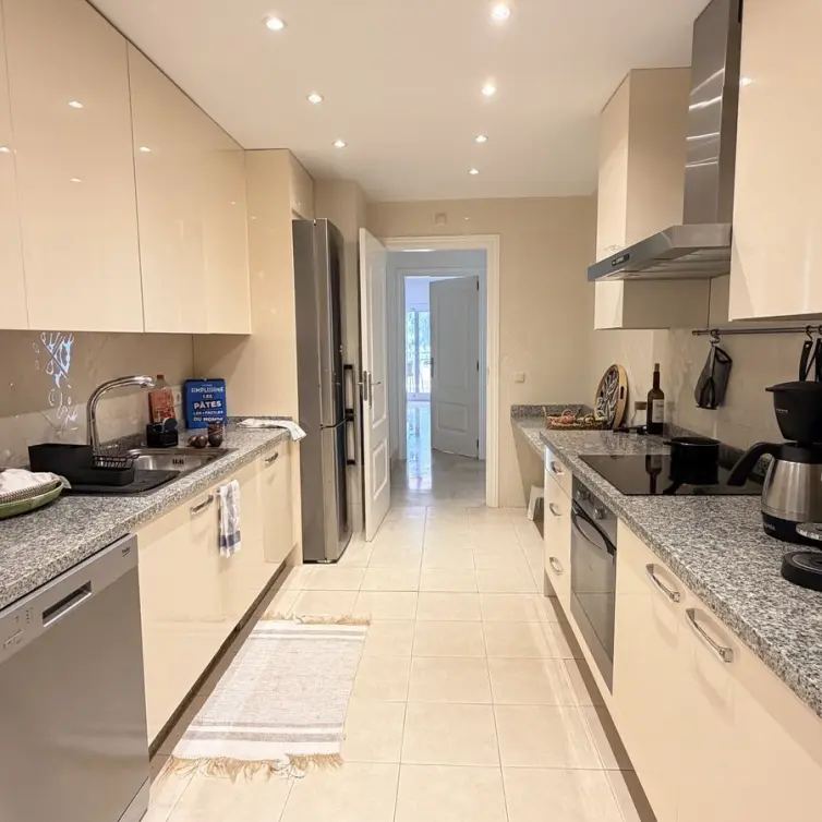 Venta de apartamento en planta media en Elviria