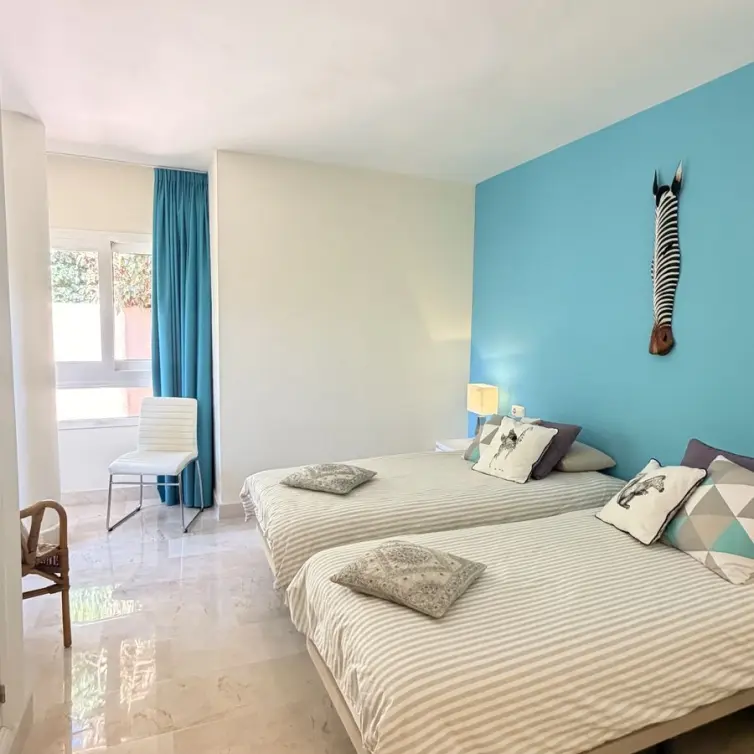 Venta de apartamento en planta media en Elviria