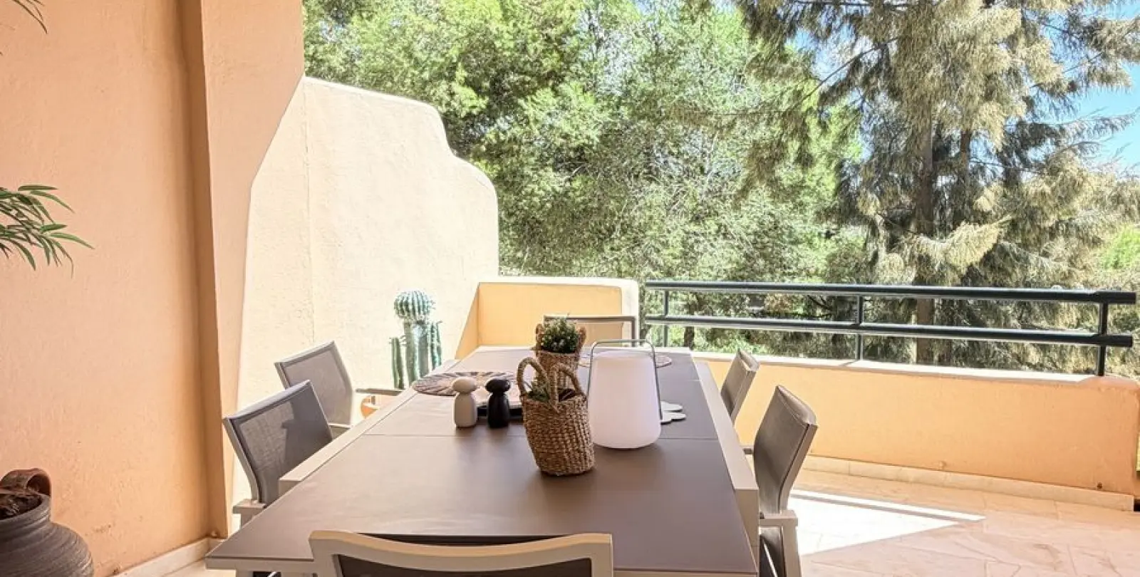 Venta de apartamento en planta media en Elviria 8