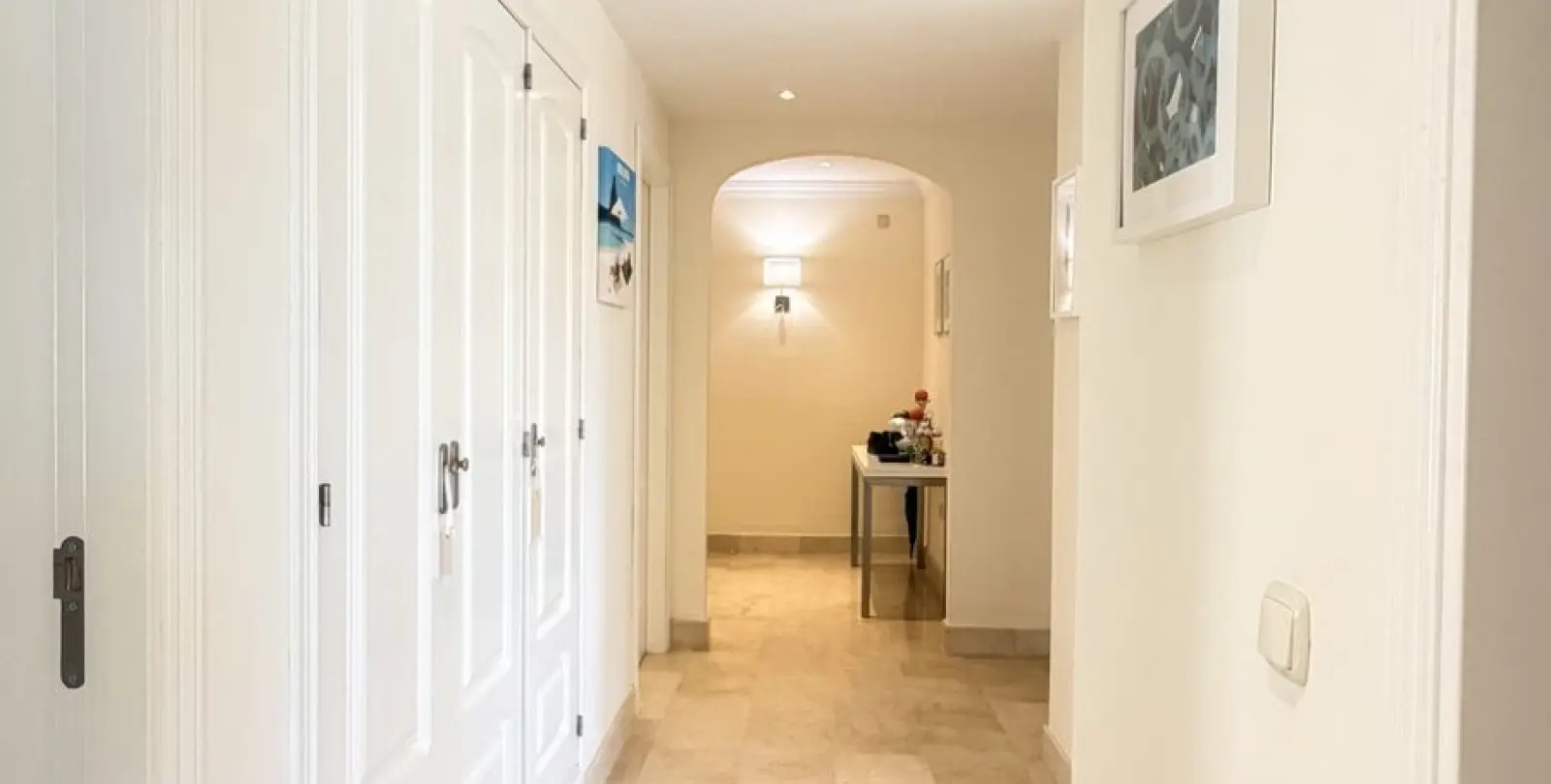 Venta de apartamento en planta media en Elviria 11