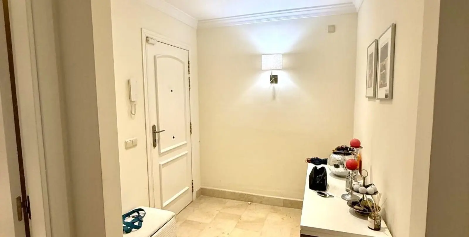 Продажа апартаментов на среднем этаже в Elviria 12