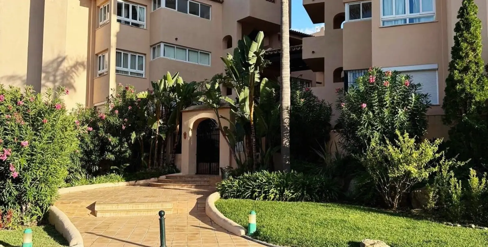Продажа апартаментов на среднем этаже в Elviria 13