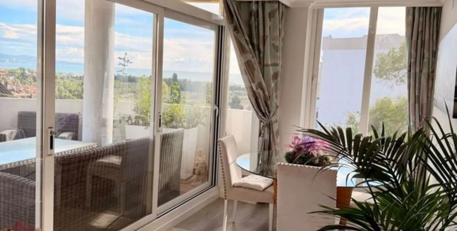Venta de apartamento en planta media en Marbella 1