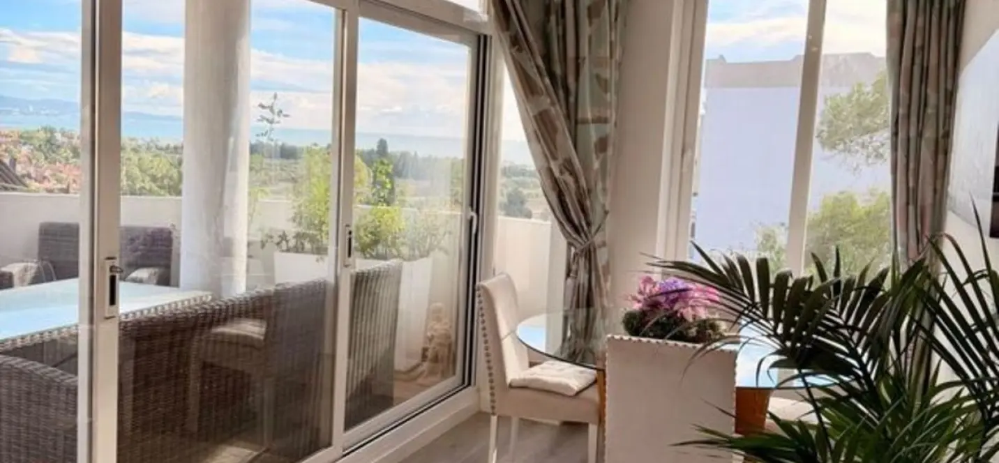 Venta de apartamento en planta media en Marbella 0