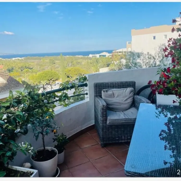 Venta de apartamento en planta media en Marbella