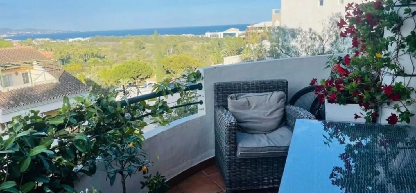 Venta de apartamento en planta media en Marbella 1