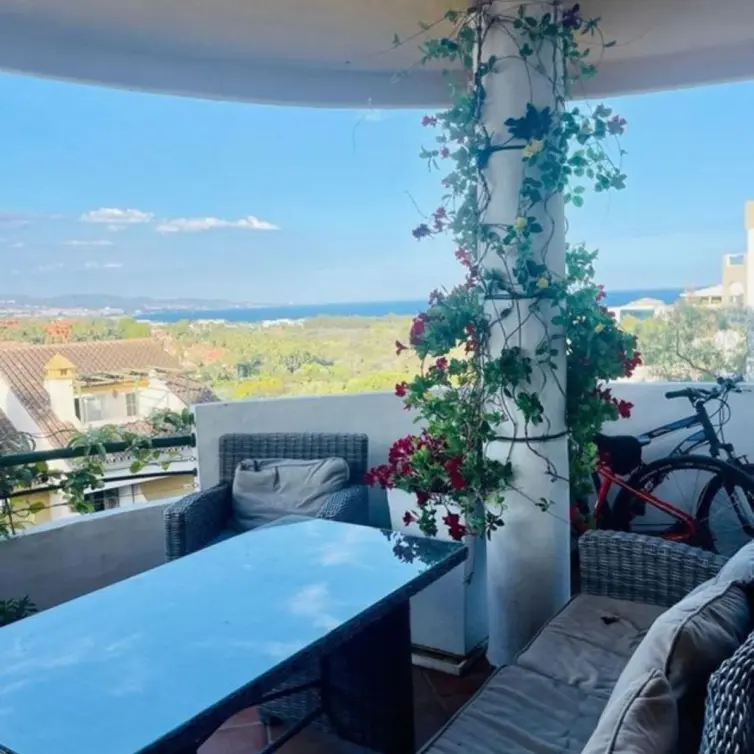 Venta de apartamento en planta media en Marbella