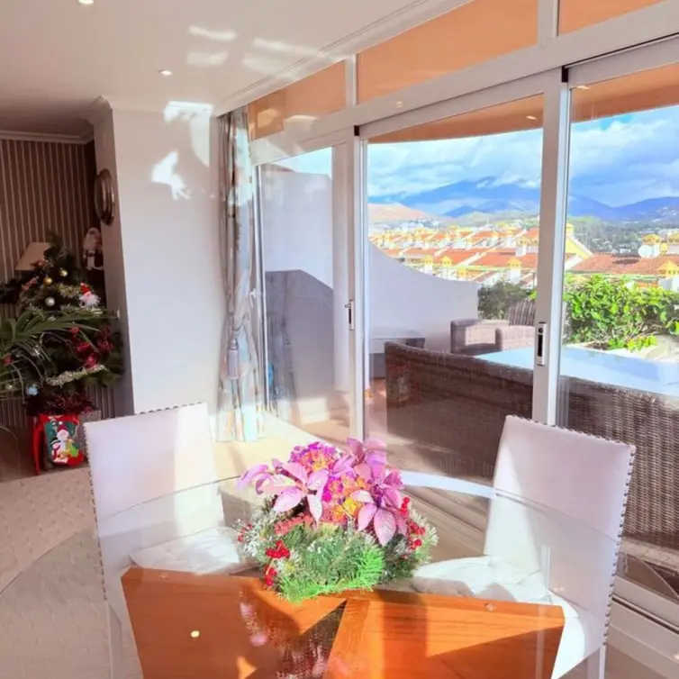 Venta de apartamento en planta media en Marbella